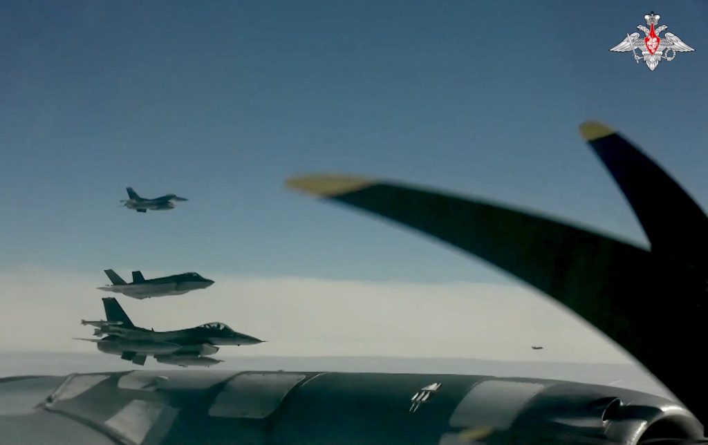 Miza incursiunii bombardierelor chinezești și rusești în zona de apărare aeriană a Coreei de Sud. Axa Beijing-Moscova testează forțele din Pacific