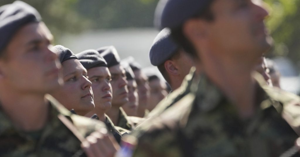 O țară din Balcani reintroduce serviciul militar obligatoriu după 15 ani. Cine va fi chemat în armată