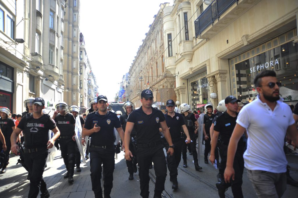 Poliția turcă a reținut cel puțin 50 de persoane la marșul Pride de la Istanbul
