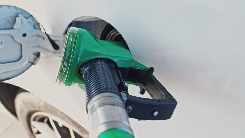 Motorina, mai scumpă de la 1 iulie. Cât va costa un litru | AUDIO