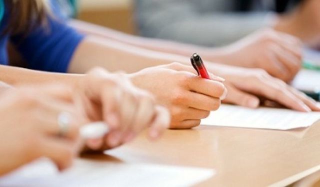 BACALAUREAT 2026 - Proba scrisă la disciplina obligatorie a profilului, programată iniţial marţi, amânată pentru miercuri din cauza caniculei