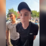 (VIDEO) Un escroc, reținut în timp ce încerca să înșele o bătrână din Bălți