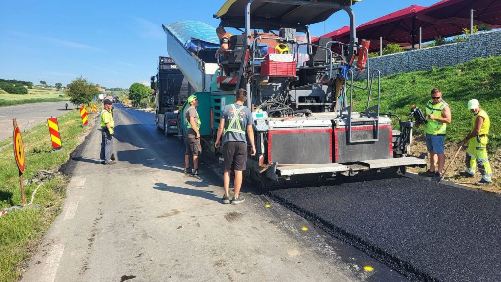 Vești bune pentru șoferii din Cluj! Se lucrează intens pe drumul Turda - Ploscoș, ruta care face legătura cu Salina Turda