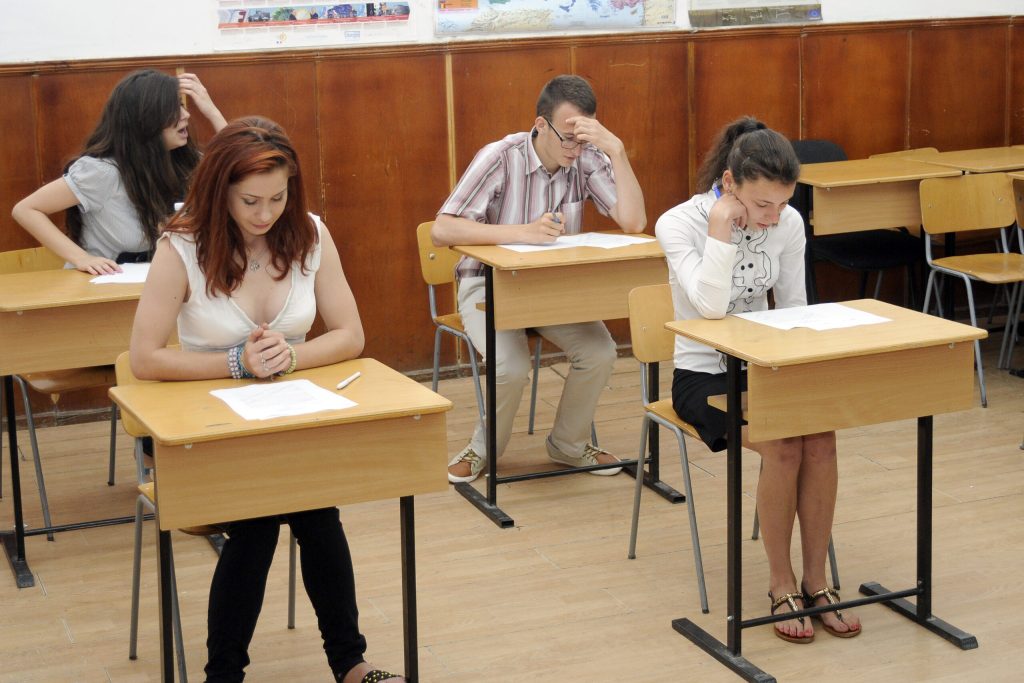 Peste 2.170 de elevi au lipsit de la prima probă a examenului de Bacalaureat