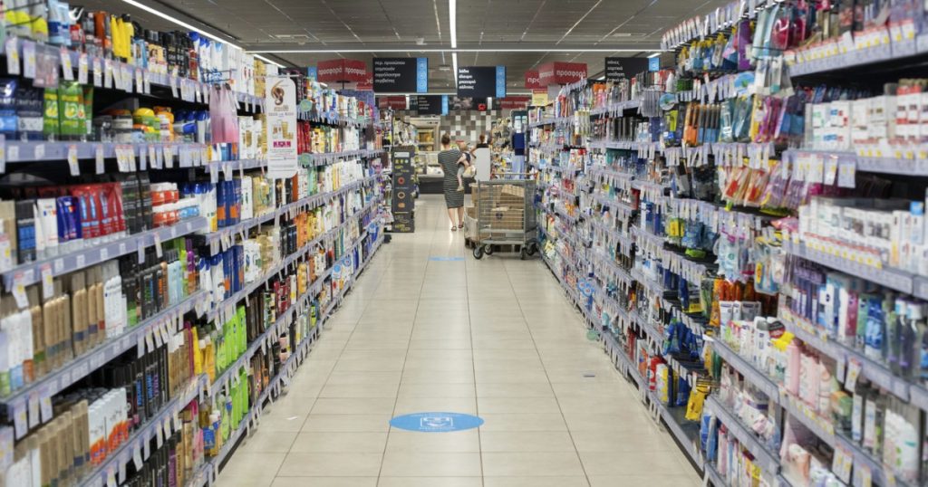 Guvernul Greciei pune capăt plafonării preţurilor la alimente în ciuda inflaţiei
