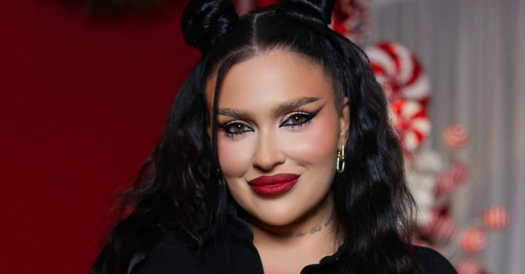 Oana Radu a fost nașă de botez. Cântăreața, criticată pentru rochia purtată: „Lipsă totală de clasă, stil, bun simț!”
