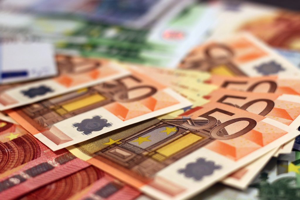 Curs valutar, 30 iunie 2026: dolarul și euro se ieftinesc cu un ban