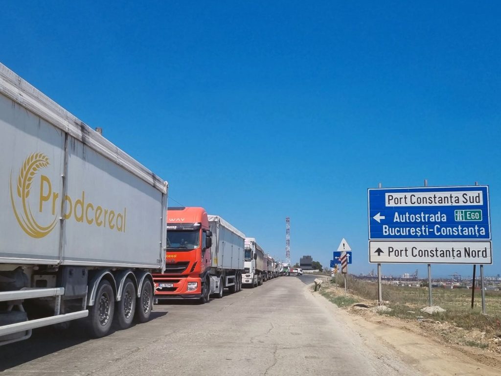 Traficul rutier pentru vehiculele de peste 7,5 tone e interzis marți pe drumurile din 39 de judeţe din cauza caniculei