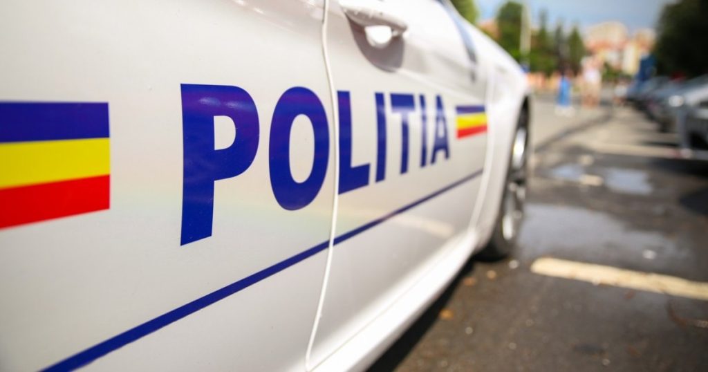 Cod roșu de inconștiență. Fetiță lăsată în mașină, la peste 50°C. Tatăl a făcut scandal după intervenția polițiștilor