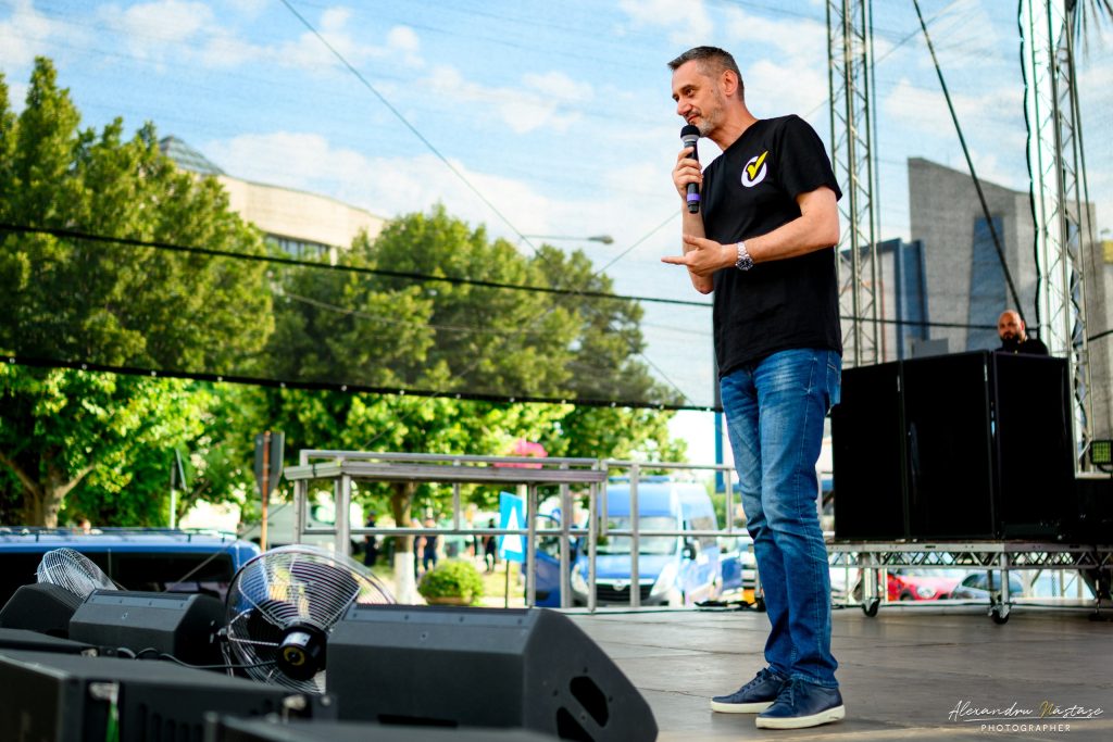 Cheltuieli suspecte la Slatina: 94.000 euro pe paranghelii