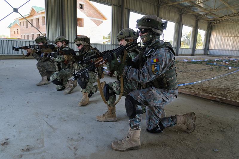Armata Română angajează aproape 7.000 de oameni. „Un record pentru ultimul deceniu”, spune ministrul Apărării