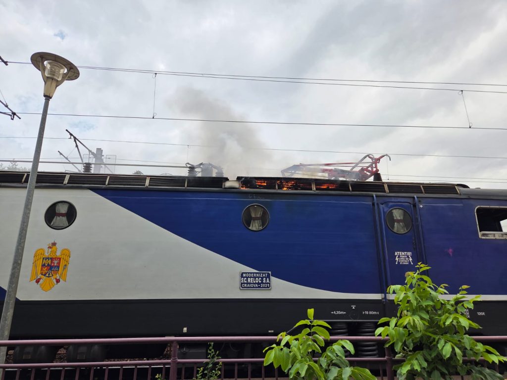 Trenul Budapesta – București s-a oprit în câmp lângă Caracal. Locomotiva s-a stricat în timpul cursei