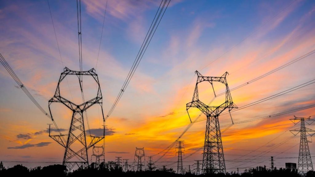 De ce importă România energie tocmai când e mai scumpă: costuri de sute de milioane de euro, doar pentru că e caniculă