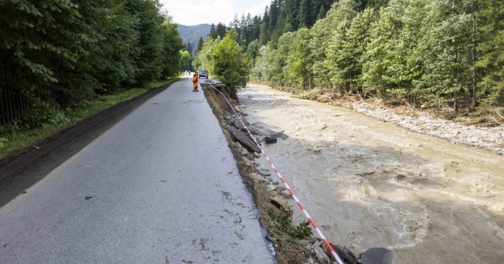 Cod portocaliu de inundații. Râurile pentru care hidrologii au emis avertizările