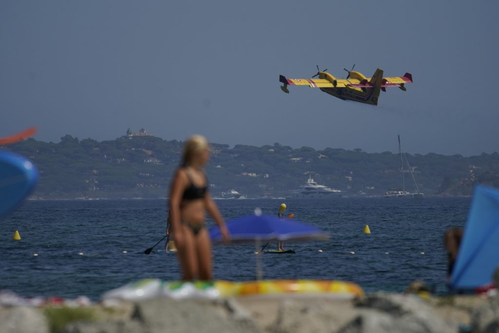 Evacuări pe Riviera Franceză din cauza unui incendiu de vegetație: „S-a extins rapid”