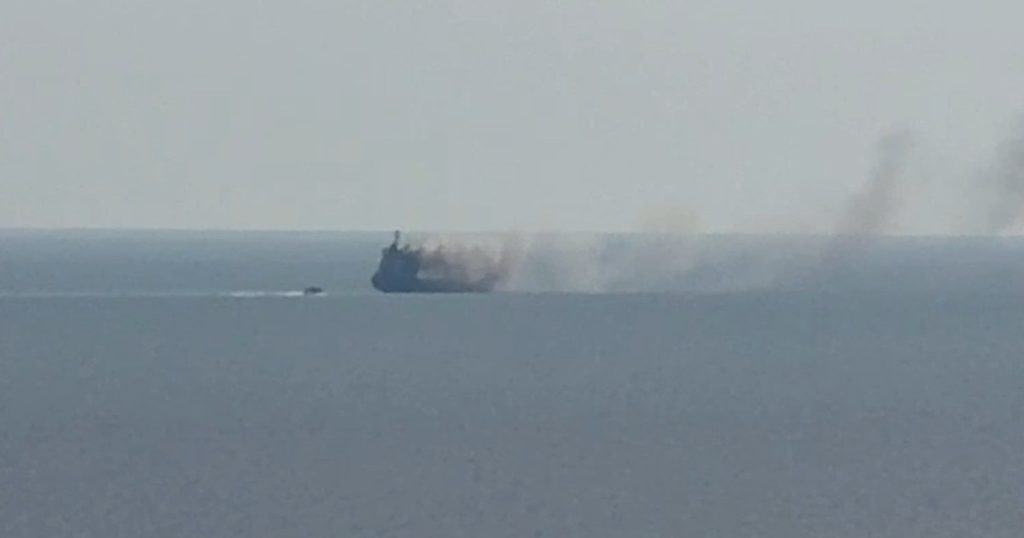 O navă cu GPL a luat foc pe Marea Neagră, la 40 de kilometri distanță de Sulina. Trei marinari au fost răniți