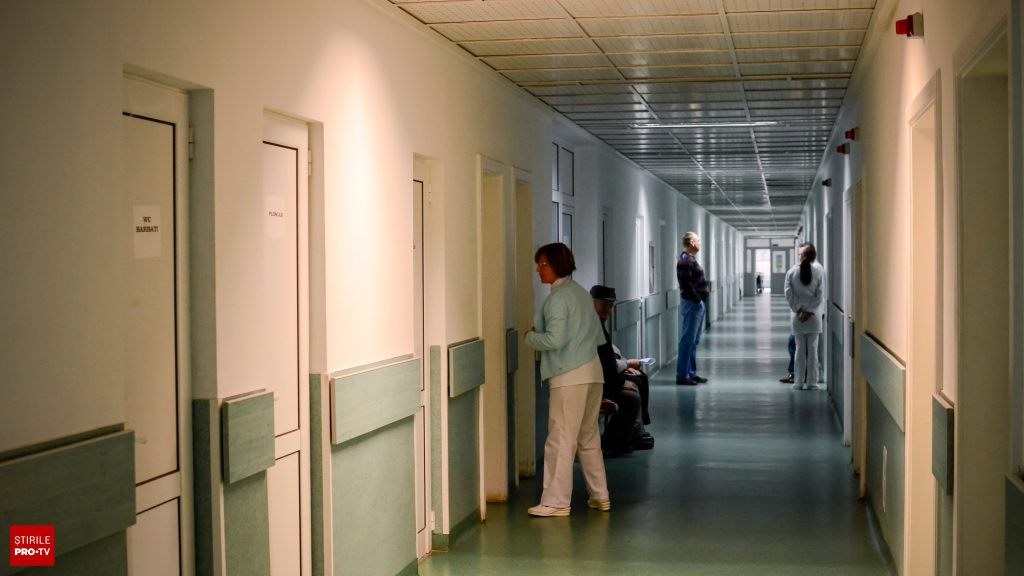 Medicul care ar fi implantat la 185 de pacienţi stimulatoare cardiace extrase de la cadavre a fost trimis în judecată