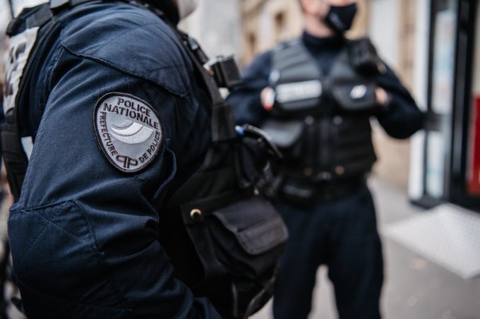 Parlamentul francez votează o lege controversată ce privește utilizarea armelor de foc de către polițiști și jandarmi
