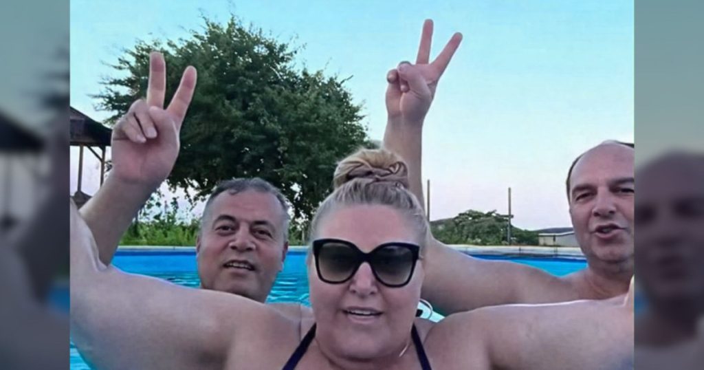 Șoșoacă, din piscină, mesaj plin de dezinformări: „România are 60% din toată apa din Uniunea Europeană”