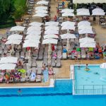 Zeci de turiști au ajuns la spital după ce au fost intoxicați în piscina unui hotel din Spania