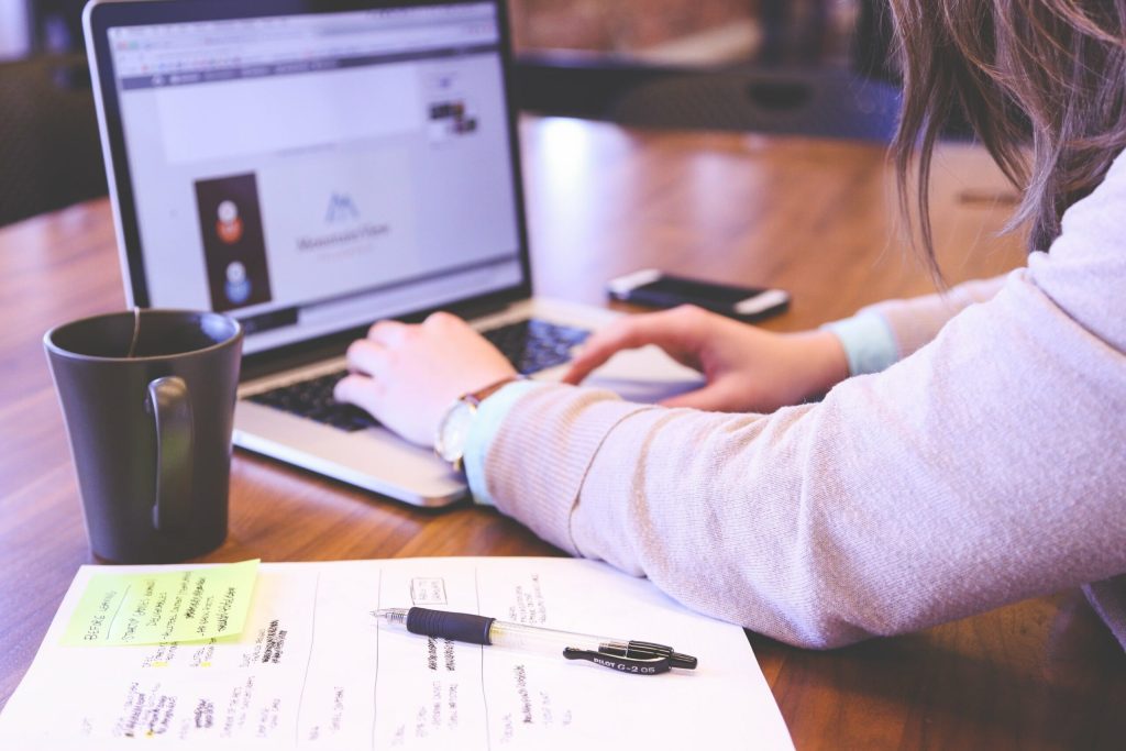 La un an de la aplicarea legislației europene privind accesibilitatea digitală, 9 din 10 companii analizate de o companie de profil nu au site-uri accesibile