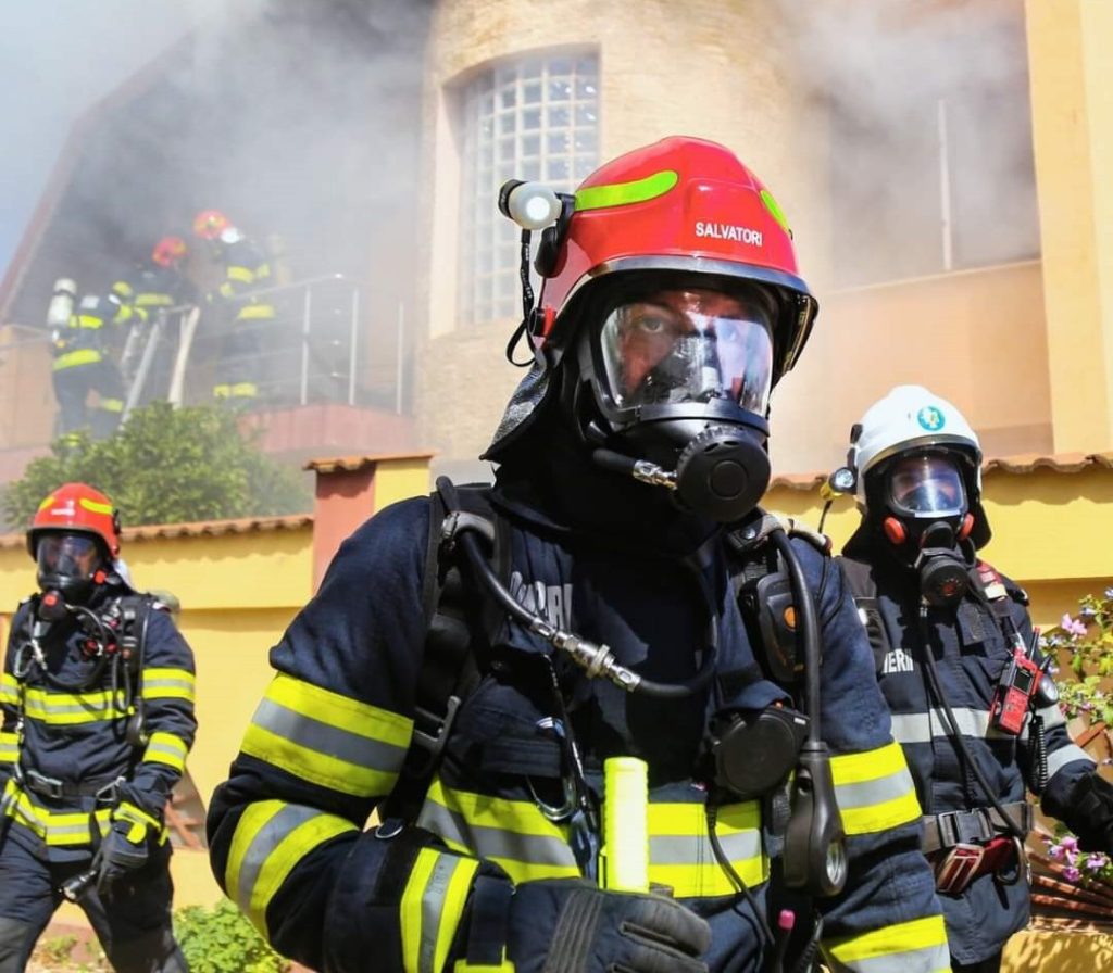 Județul TULCEA: Incendiu într-un bloc de locuințe