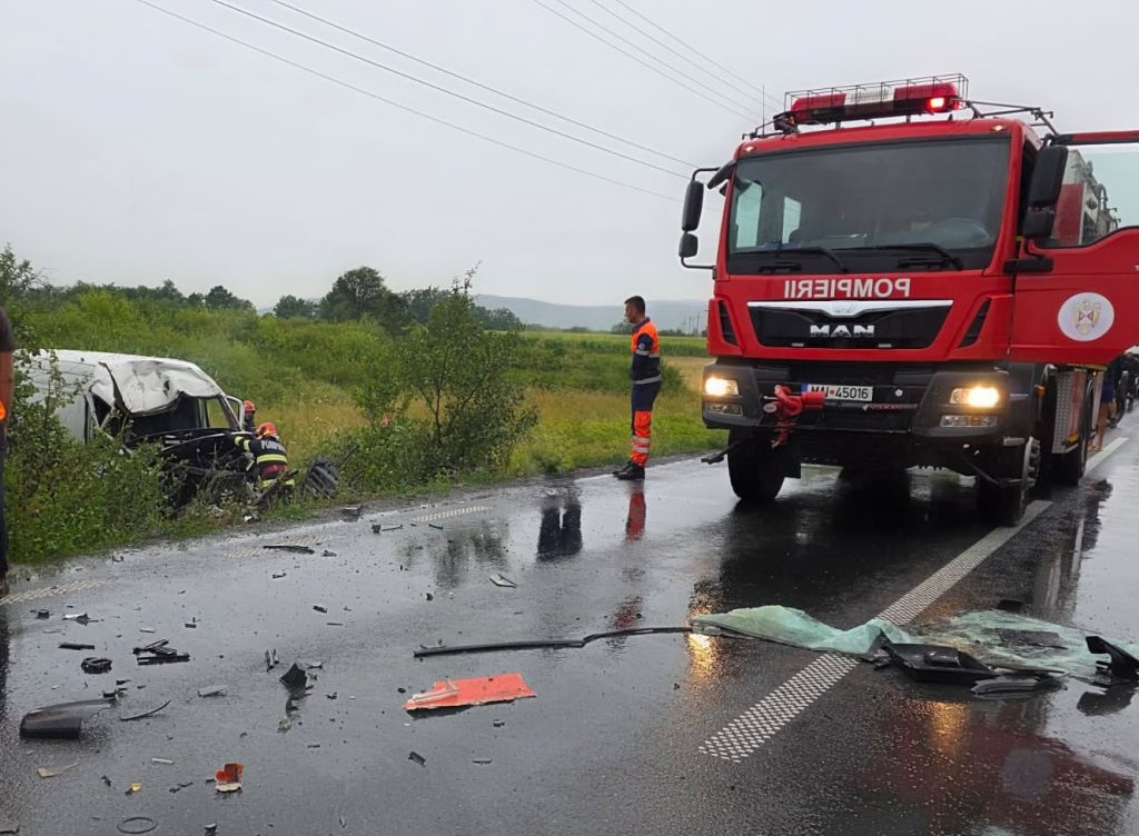 Grav accident în județul Arad. Un șofer a fost transportat la spital cu elicopterul SMURD
