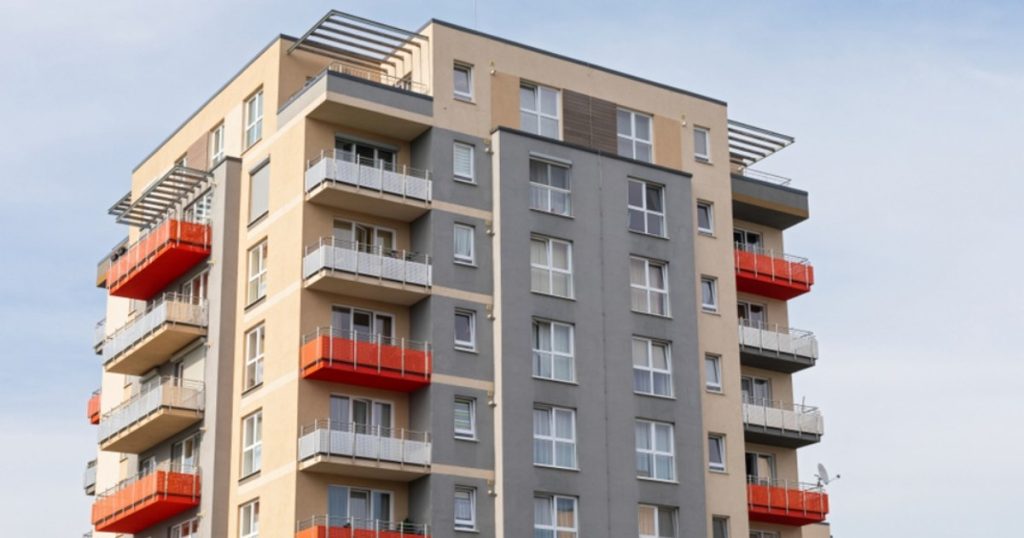 Paradoxul imobiliar din România: vânzările scad, dar prețurile cresc. Gabriel Biriș: „Ne așteaptă o ajustare de durată, de circa 5 ani”