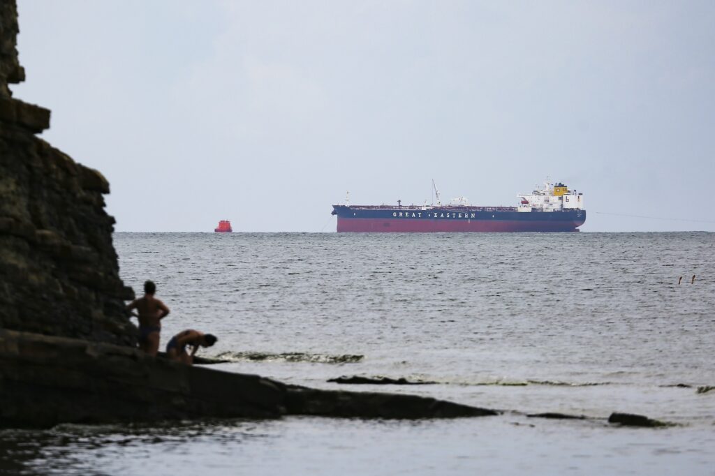 Fluxurile de petrol kazah către terminalul din Marea Neagră, oprite, din cauza pericolului ca tancurile petroliere să fie atacate