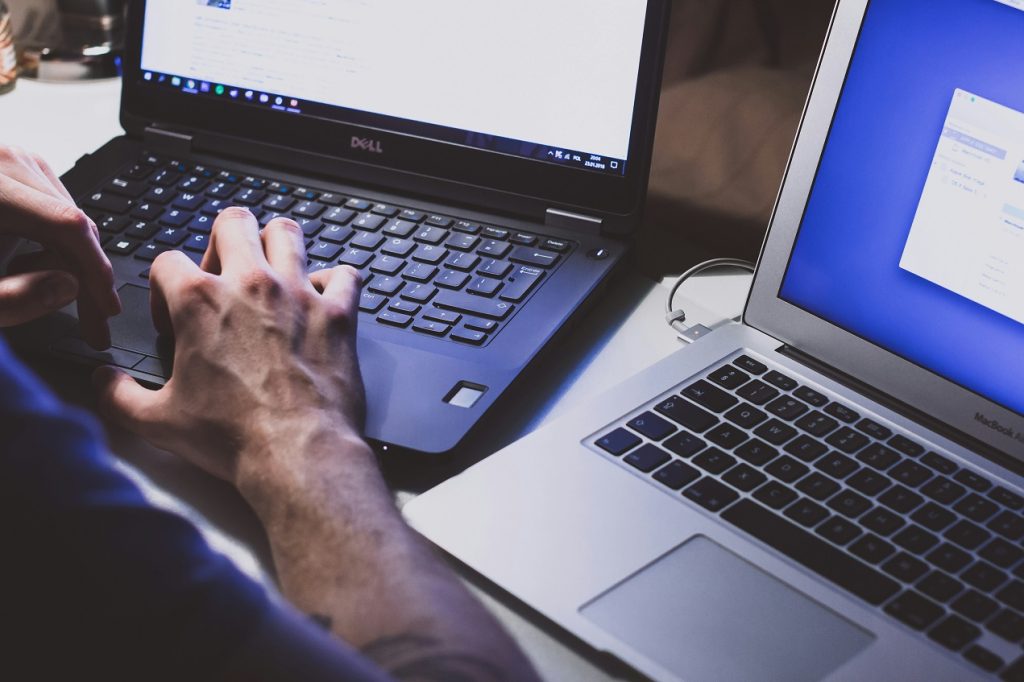 Letonia ajută România în ancheta privind atacul cibernetic de la Cadastru. Același hacker ar fi lovit și o companie letonă de stat