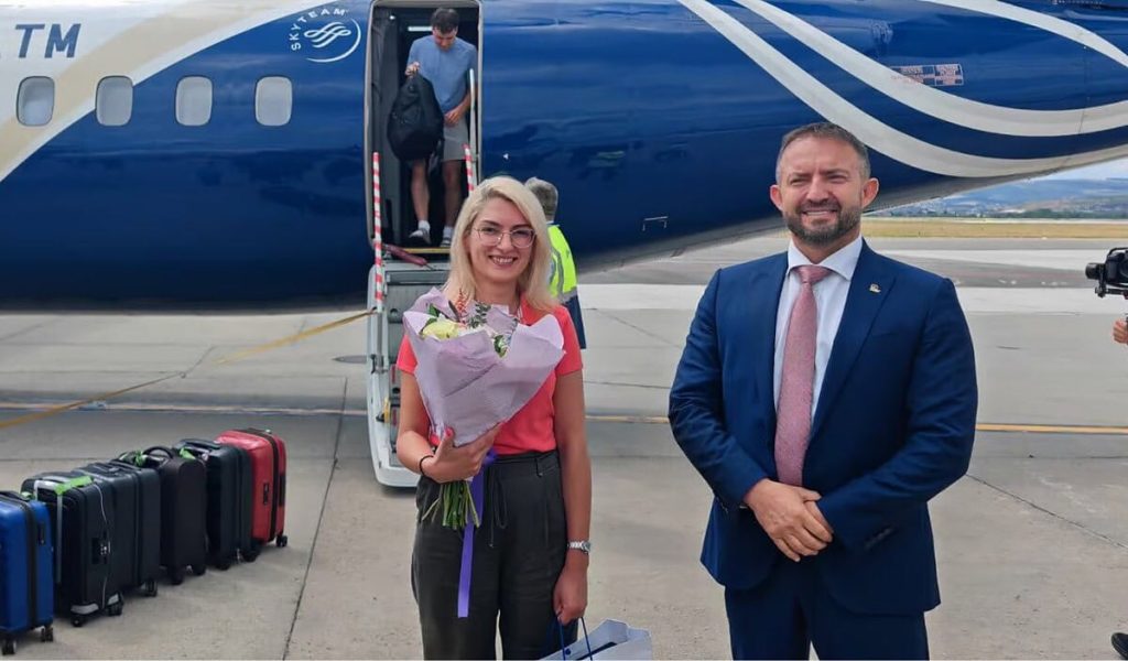 O procuroare din Alba Iulia, pasagerul cu numărul 2.000.000 înregistrat în acest an de Aeroportul Internațional „Avram Iancu” Cluj