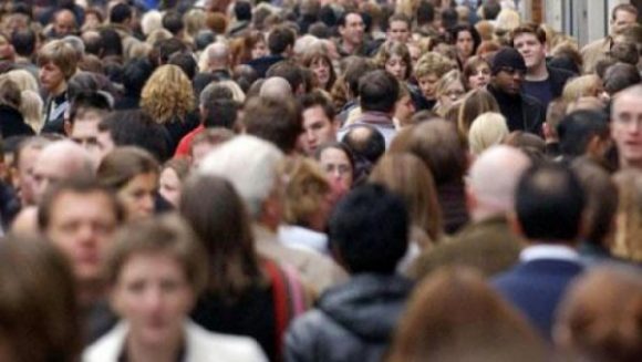 Sondaj INSCOP. Aproape jumătate dintre români ar accepta un regim autoritar pentru ordine și stabilitate