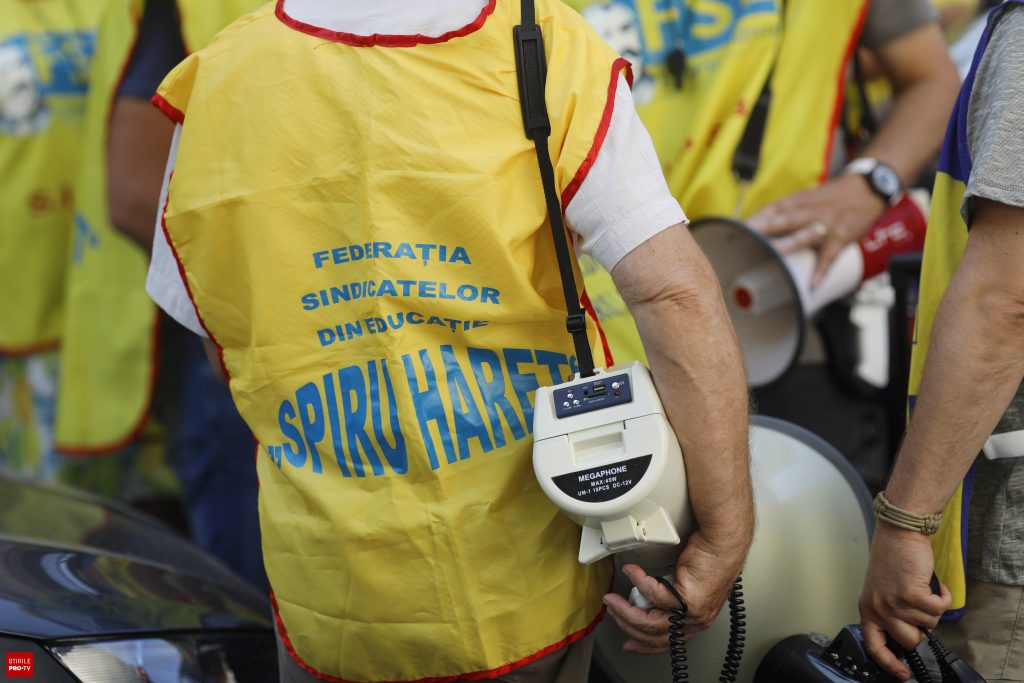 Federaţiile din educaţie anunţă că refuză să participe la ”aşa-zisele” discuţii pe tema legii salarizării: ”Negocieri false”
