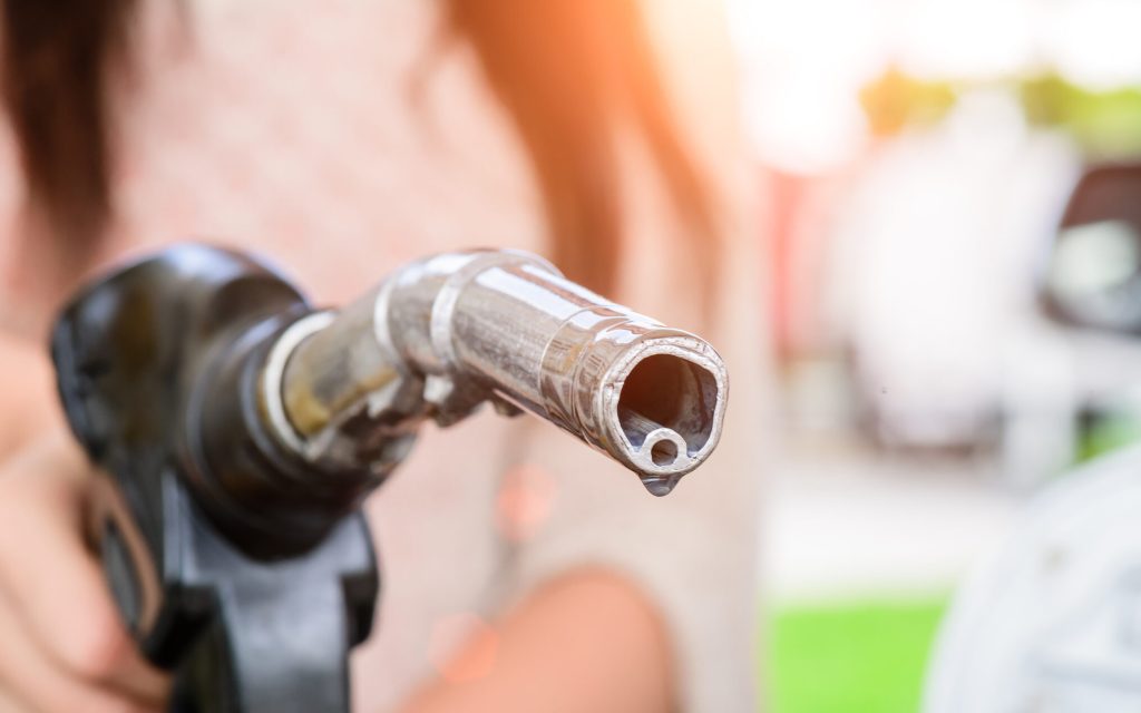AUR cere Parlamentului să reducă TVA la carburanți după ce Kazahstanul a suspendat livrările de petrol prin conducta bombardată de Ucraina