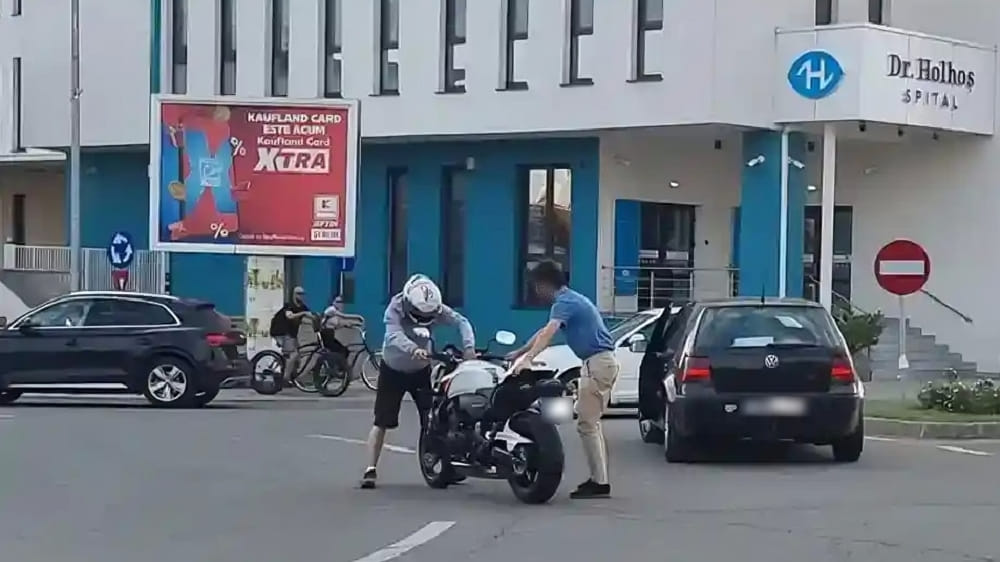 Accident rutier pe Calea Moților din Alba Iulia. Au fost implicate un autoturism și o motocicletă