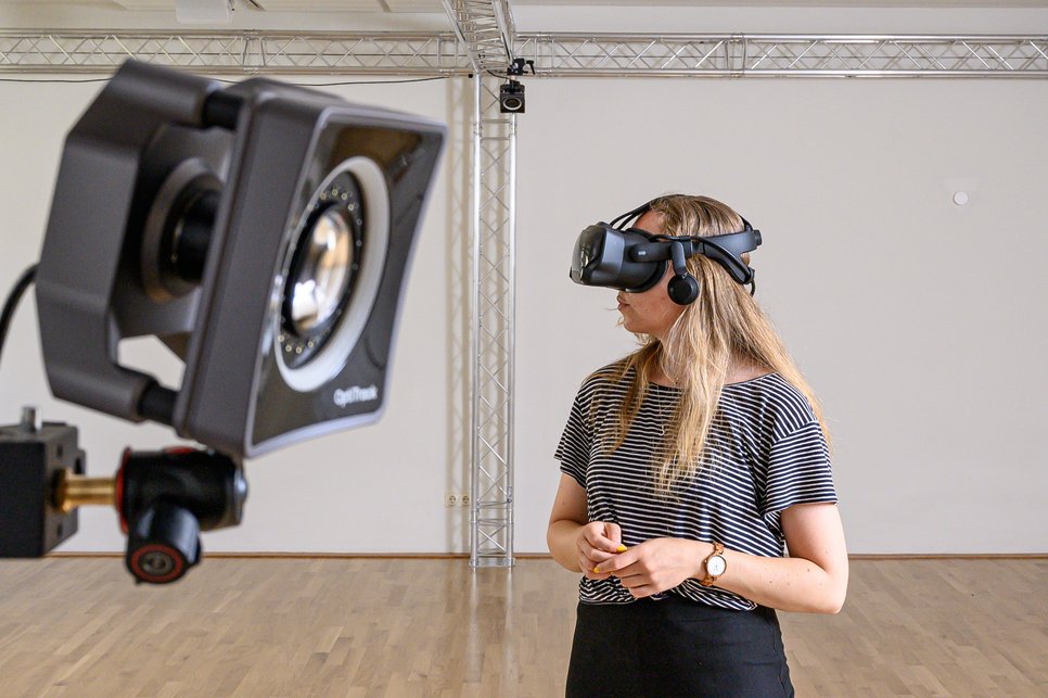 Un instrument VR te pune față în față cu versiunea ta din viitor. Te poate ajuta să iei decizii mai bune?