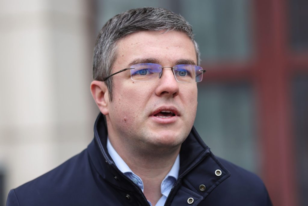 Ministrul Economiei, amendat cu aproape 105.000 de lei pentru întârzieri la numirea administratorilor unor companii de stat. Irineu Darău: Mi se impută sute de zile în care nici măcar nu eram ministru