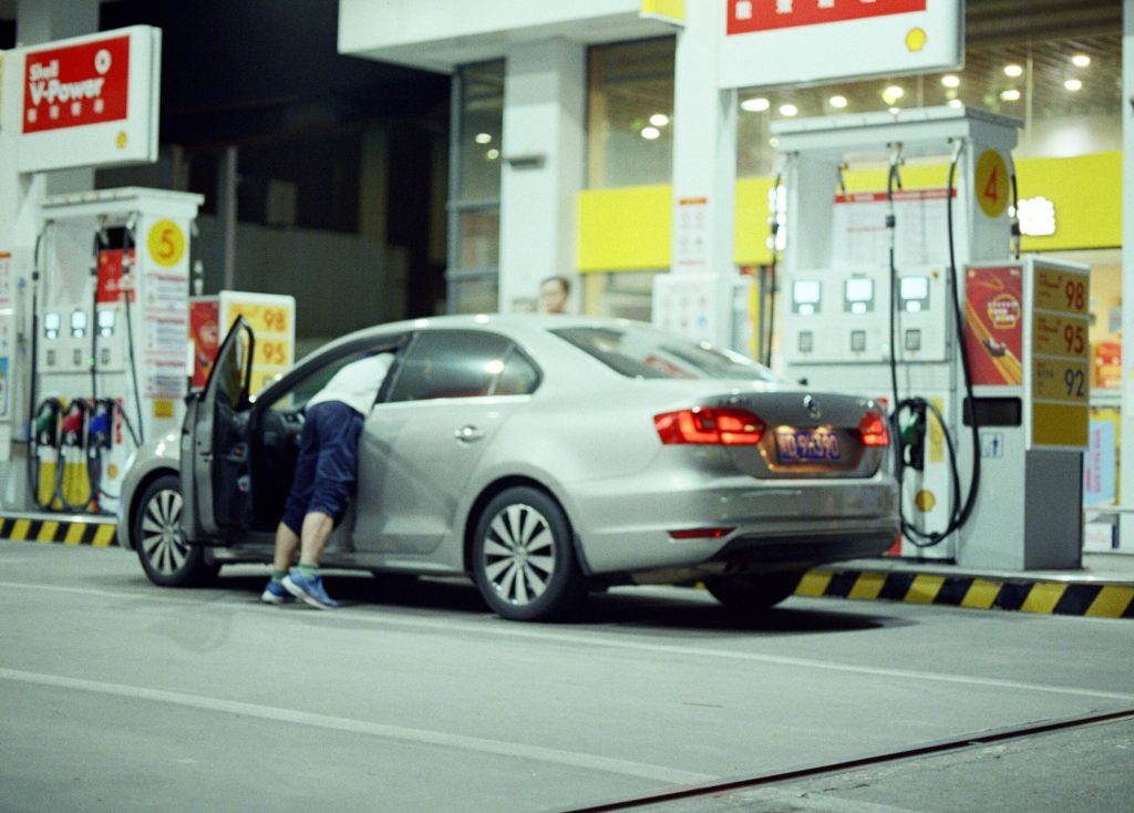 Cât de mare este riscul unei pene de carburanți în România. Rompetrol caută rute alternative pentru petrolul din Kazahstan