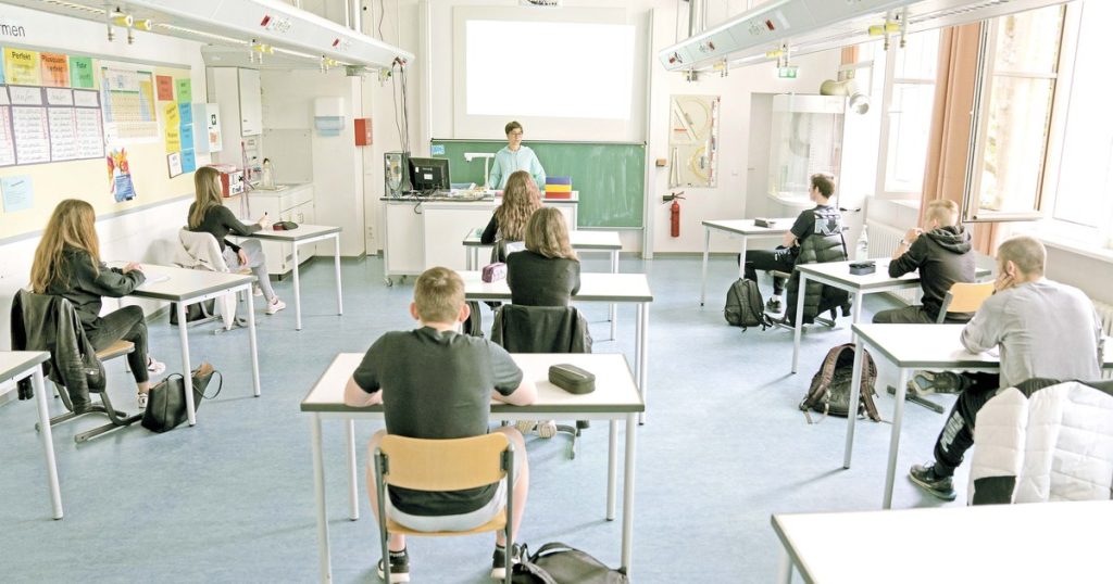 O profesoară din Germania ar fi încasat salariu aproape 17 ani fără să predea. Venitul i-a crescut constant deși era în concediu medical