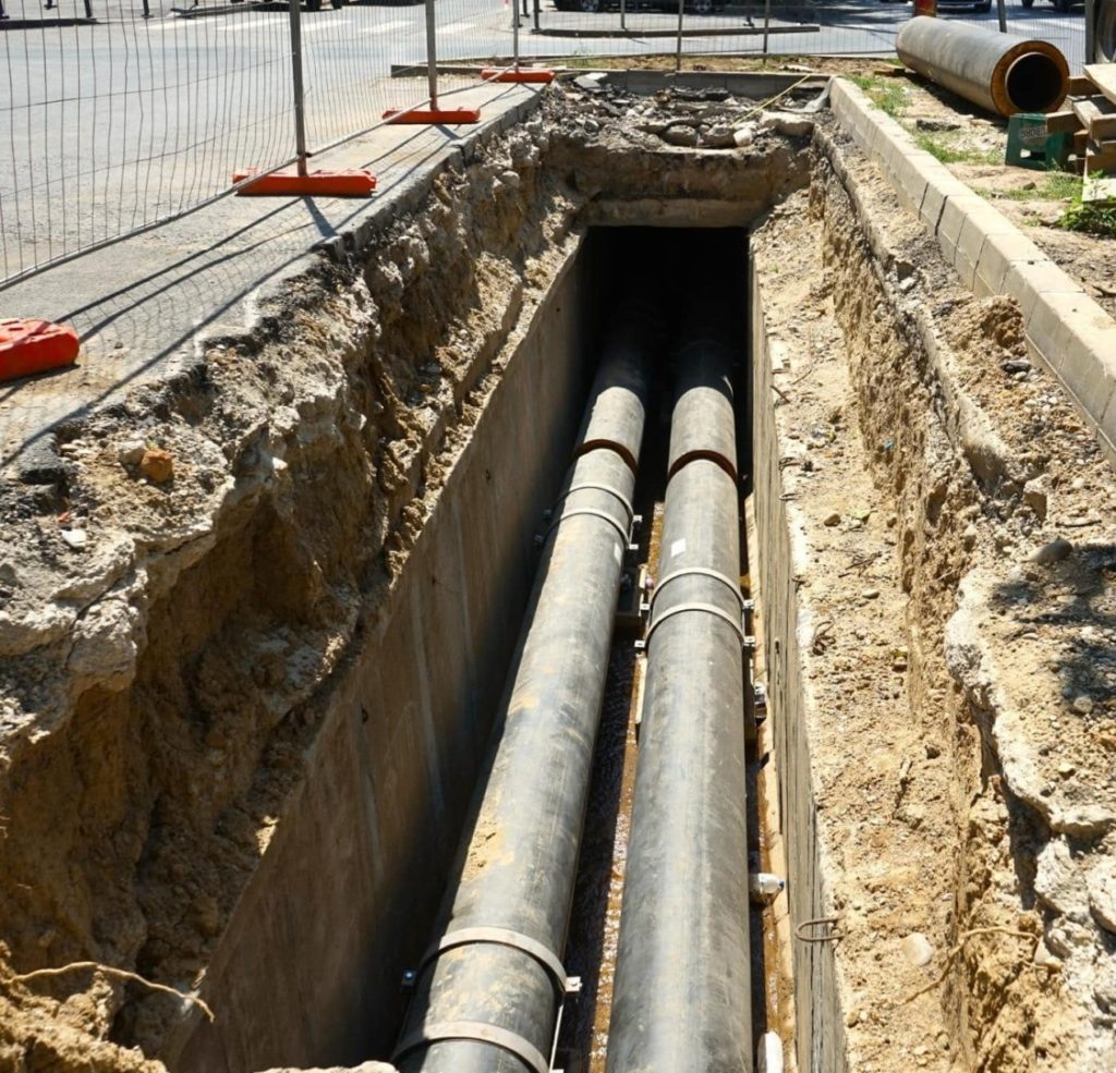 INS: Rețelele de apă și gaze din România au continuat să se extindă în 2025. Canalizarea s-a mărit cu peste 3.500 km, iar distribuția gazelor cu 1.435 km