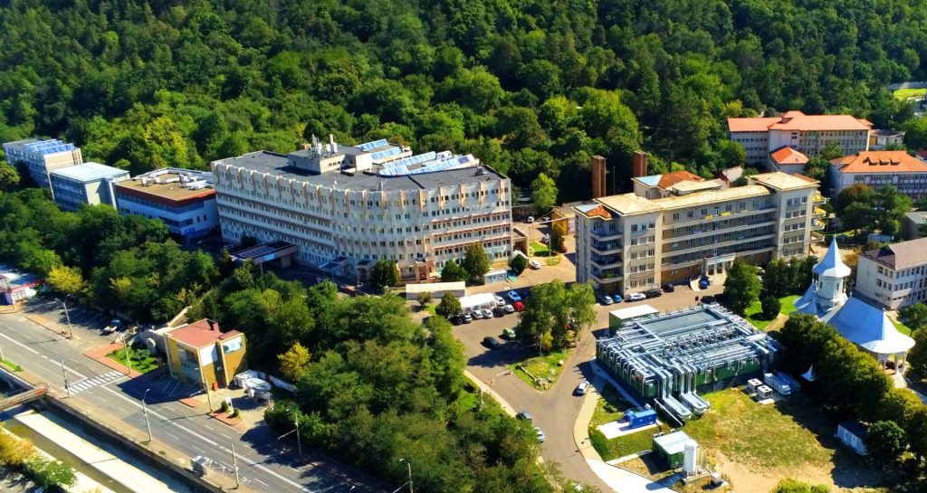 Poliţiştii din Neamț au găsit în vestiarele medicilor ortopezi de la Spitalul Județean de Urgență dispozitive în valoare de peste 200.000 lei / Dosar penal pentru delapidare