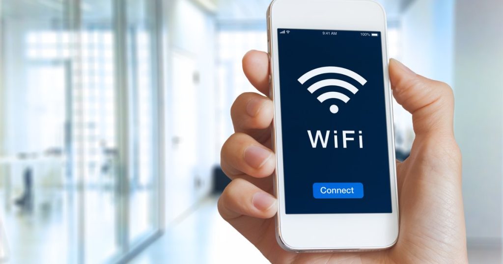 Wi-Fi-ul gratuit din cafenele, aeroporturi și hoteluri te poate costa scump. Cum îți pot fi furate parolele și datele bancare