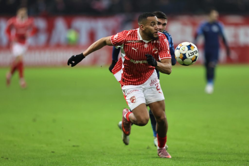 Bani din Rusia pentru Dinamo. Transferul lui Sivis la FK Orenburg ridică semne de întrebare: clubul rus este finanțat de o subsidiară Gazprom și a fost sprijinit de un guvernator sancționat pentru implicarea în războiul din Ucraina