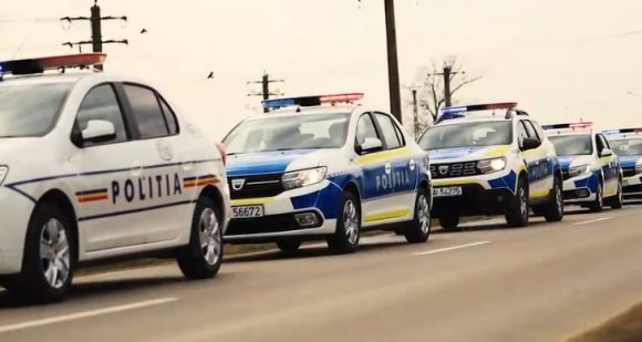 Urmărire ca în filme. Un șofer fără permis a încercat să scape de polițiști. Mașina a lovit o autospecială/ VIDEO