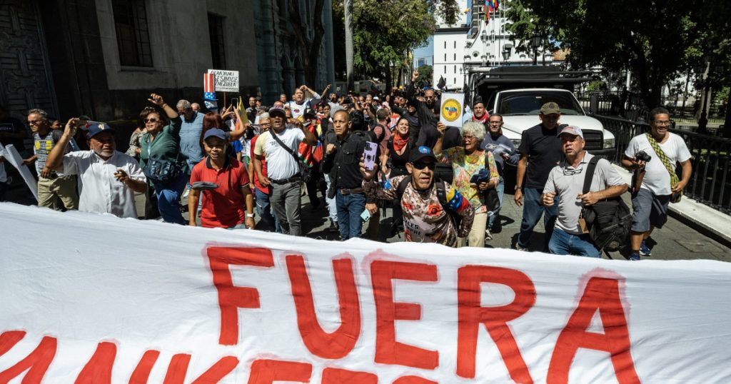 Proteste anti-SUA și anti-Israel la Caracas. Susținătorii lui Maduro au incendiat steagurile american și israelian