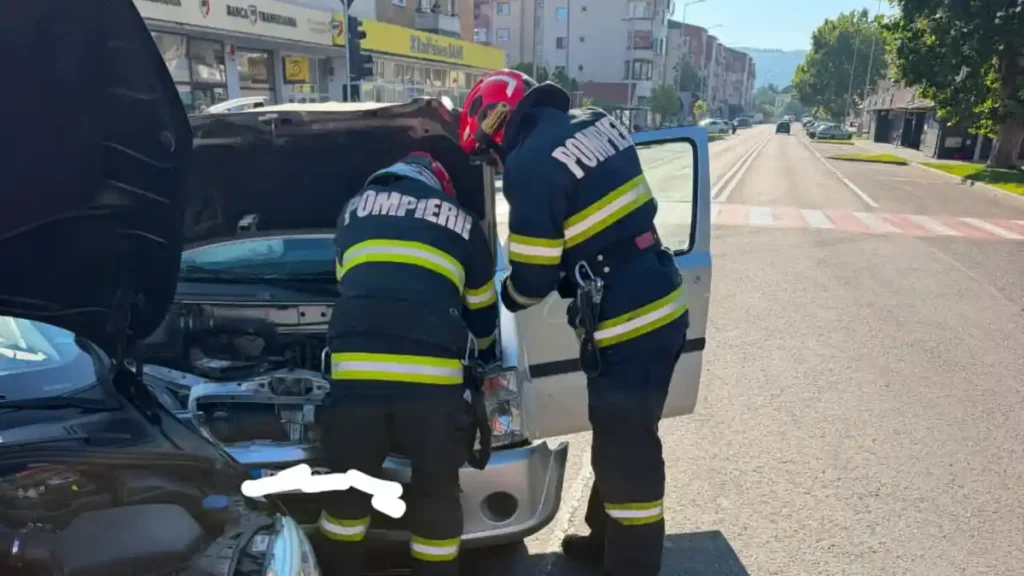 FOTO | Coliziune între două autoturisme pe Bulevardul Lucian Blaga din Sebeș