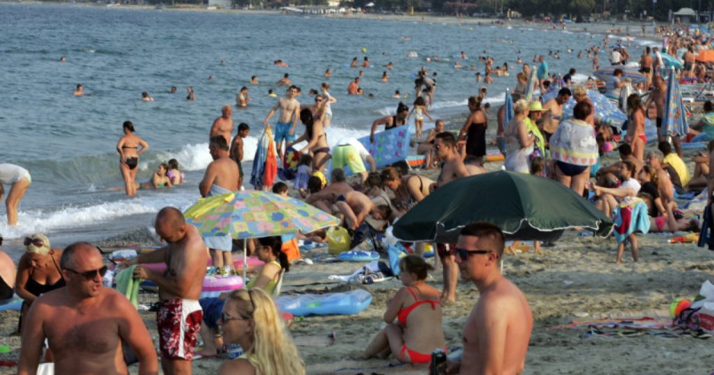 Cât își permit românii din veniturile lor. Mai puțin de o treime dintre gospodării au avut bani pentru o săptămână de concediu