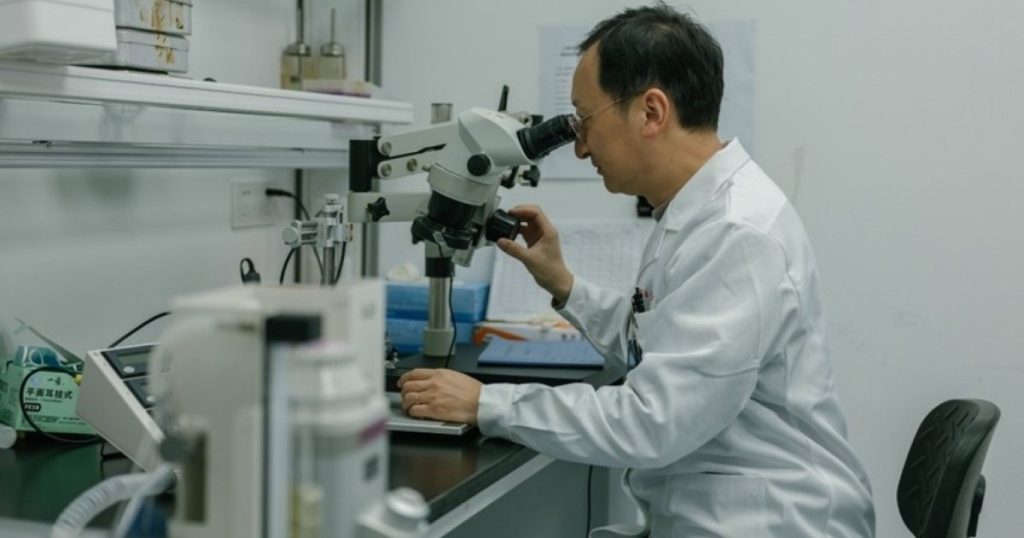 Anchetă în China după moartea unei fetițe de 6 ani în timpul unei terapii genice experimentale. Părinţii au plătit 800.000 de dolari