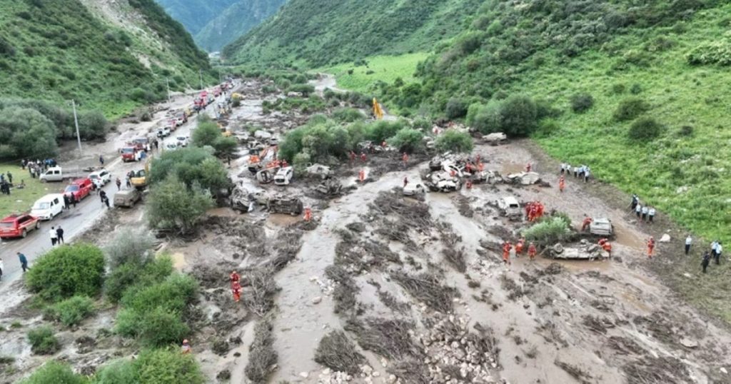 Viitură devastatoare într-o zonă de camping din China. Zece persoane au murit, iar alte 23 au fost rănite