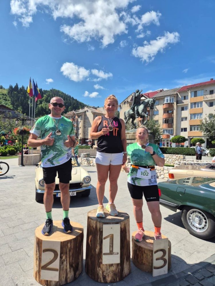 Turda din nou pe podium în Apuseni: Monica Șuteu și soții Miclăuș au cucerit podiumul la Semimaratonul „Țara de Piatră”